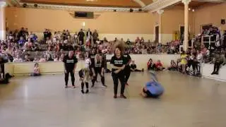 Mummy Hypes amazing moves! ¦ Achieve More! Scotland