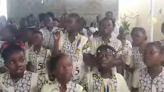 GLORIA ( CHORALE DES ENFANTS DE LA PAROISSE SAINT JOACHIM)