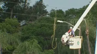Parachuter crashes into St. Pete electrical lines, knocks out power