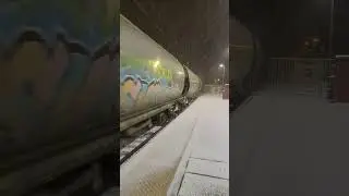 Passage sans arr&ecirc;t de BB 60000 Fret + Fret double traction en gare de Savigny-sur-Orge sous la neige