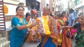 తమ్మిన రవీనా ఆధ్వర్యంలో సంక్రాంతిని పురస్కరించుకొని పేదలకు సంక్రాంతి కానుక 
