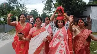 মা দুর্গার বারি মাথায় করে নিয়ে বিসর্জনের ঘাট পর্যন্ত যাওয়ার এক বিস্তারিত ভিডিও #durgapuja 