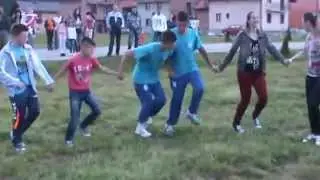 Kolo kod Hrama Svetog Djordja na Gukama 1