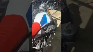 Осматривая мотомастерскую