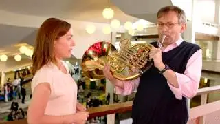 Simon Halsey takes the Sarah&acute;s Music Horn Challenge!
