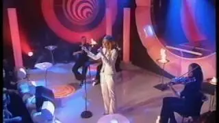 Juliette Schoppmann - I Still Believe - live