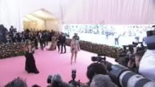 Model Ashley Graham shows off pregnancy with first child