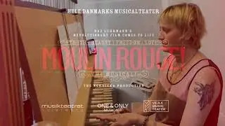 Moulin Rouge! The Musical - R&aring;dhusklokkerne spillede premiereaftenen i gang