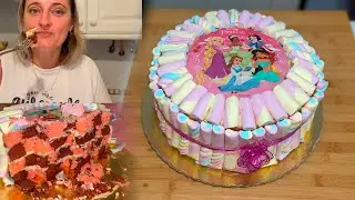 Como eu faço um bolo de aniversário de maneira fácil! DELICIOSO E BONITO