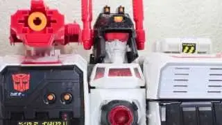 Transformers Generations Titan Metroplex With Scamper Review