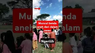 Heboh! benda aneh muncul dari dalam awan #shorts #objekaneh #ufo #alien