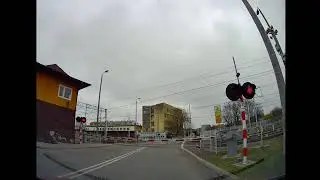 Przejazd kolejowy z zaporami - zachowaj czujność do ostatniej chwili !!!!