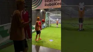 Phat Freestyle so t&agrave;i s&uacute;t b&oacute;ng c&ugrave;ng Neymar JR | RoboGoalkeeper challenge with Neymar Jr