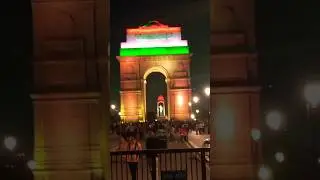 India gate crowd night view