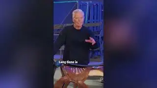 &iquest;Por qu&eacute; Steven Lang, de 73 a&ntilde;os, siempre se cubre el cuello con su&eacute;teres de cuello alto? #Avatar#
