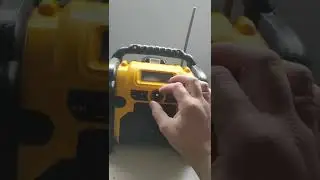 radio dab dewalt dcr020 vs makita bmr 104