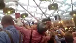 Singing loud at Hofbr&auml;u Festzelt