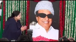 Victorious Jaya garlands MGR statue at Anna Salai, Chennai | TN Election 2016 Results