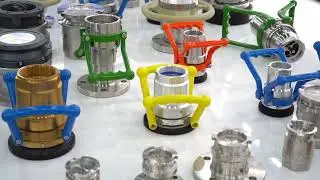 Dry disconnect coupling