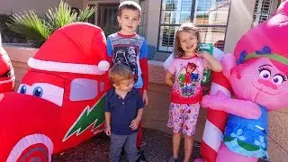 Outside Christmas Decorations Blow Up Trolls Poppy & Disney Cars + Opening Vintage Barbie Playsets