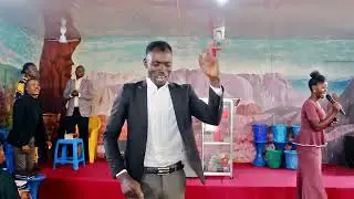 ANAITWA MWINJILISTI MICHAEL LULAGUMYE  APATIKANA  KWA MIALIKO YA KUIMBA NA KUHUBIRI