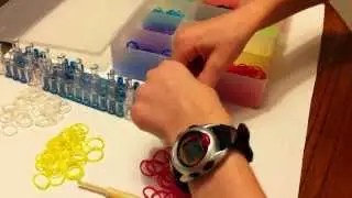 Rainbow Loom - Intertwining Chain Part 1 of 2