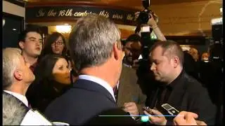 Ukip leader Nigel Farage harangued by protestors in pub