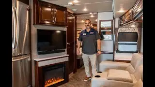 2019 Fleetwood Bounder 35K (17U220066)