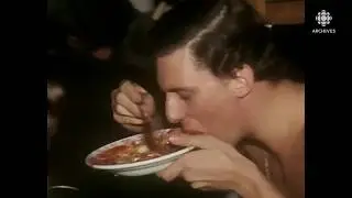 Concours de mangeurs de spaghetti au Peel Pub en 1975 &agrave; Montr&eacute;al