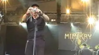 Mimikry - En flicka som är stark (live)