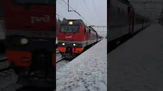 ЭП2К-353 с пасс. поездом следует мимо о.п. Цемгигант
