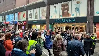 Scottish Ceilidh Dancing 'Strip The Willow' on the Streets of Glasgow | Scotland 🏴󠁧󠁢󠁳󠁣󠁴󠁿