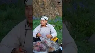 This is how we eat the sheep Organs &ndash; Mongolian Traditional Dish