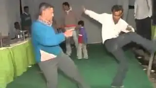 Very funny drunk Indian guy dancing epic fail