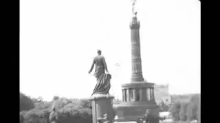 Berlin (Vintage) Unter den Linden mit Hotel Adlon und Pariser Platz, 1931.