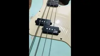CLIFTON PRECISION BASS with Aguilar 4p-60 Pickup live audio.