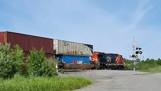 CN AC44C6M 3359 leads priority intermodal train Z115