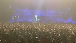 Slipknot Cincinnati, stops show for fan