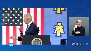 Usa, gaffe del presidente Biden: si volta per stringere una mano, ma vicino a lui non c'&egrave; nessuno
