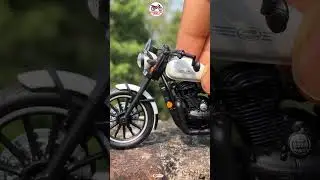 Unboxing of  JAWA 42 White |  KTM RC 390 | Scale 1:18 Model | Collectible | Miniature 🤩 ⚡ #ytshorts