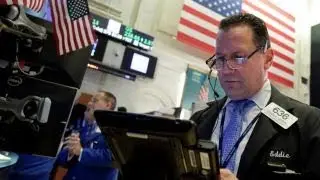 US stocks trade higher despite the turmoil in Washington