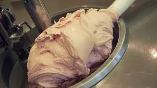 Handgemachtes Erdbeereis - Schmalhaus Eis - Oberhausen