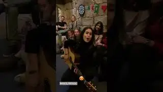 BRASILEIRA CANTA EM PORTUGAL COM GRINGOS 🇵🇹