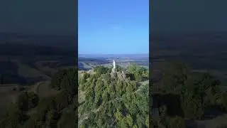 au sommet de la butte de Suin, la statue de la Vierge veille sur les vall&eacute;es depuis 1884.#Suin