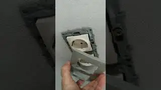 Как демонтировать (снять) рамку legrand  розетки выключатели без повреждение