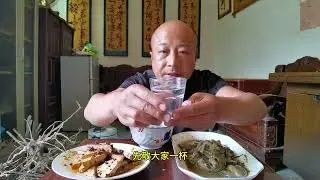 男子今天把卫生搞了一下，然后吃饭喝酒，又是两大被下肚了 #地方美食