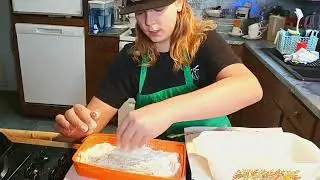 Chicken fried bacon~ Watch this teenager ~ Get  