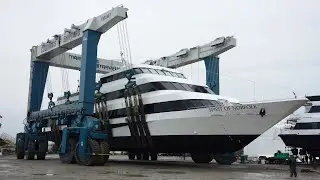 Moving a 1000 Ton Boat with a MASSIVE Boat Lift