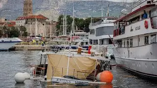 U splitskoj luci trajekt udario u dva broda, jedan potonuo