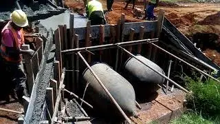 Constructing wing walls between the formwork in culverts